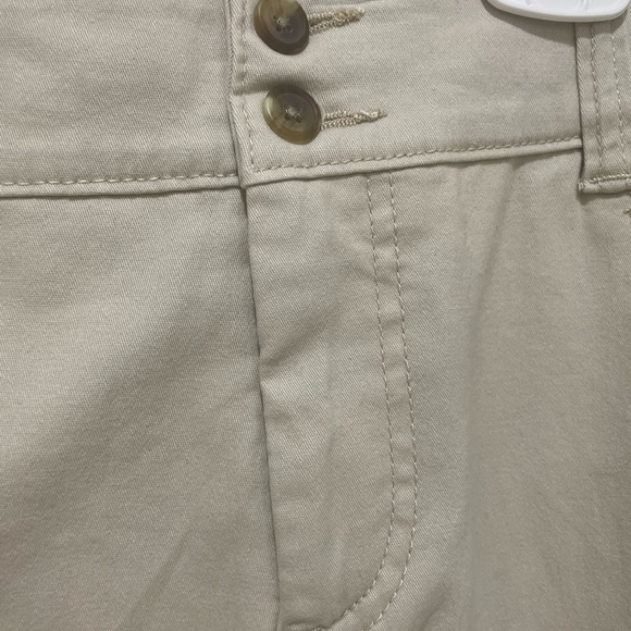 💛Khaki Shorts💛 - Picture 9 of 16